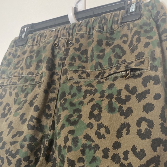 Pam & Gela Jaguar Leopard Jogger Pants Size Small - Picture 11 of 15